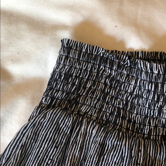 Old Navy high waisted skirt - Picture 3 of 5